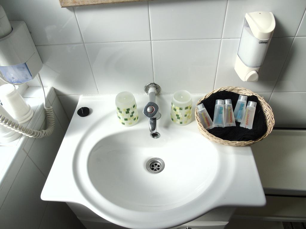 Hostal Aribau บาร์เซโลนา ภายนอก รูปภาพ