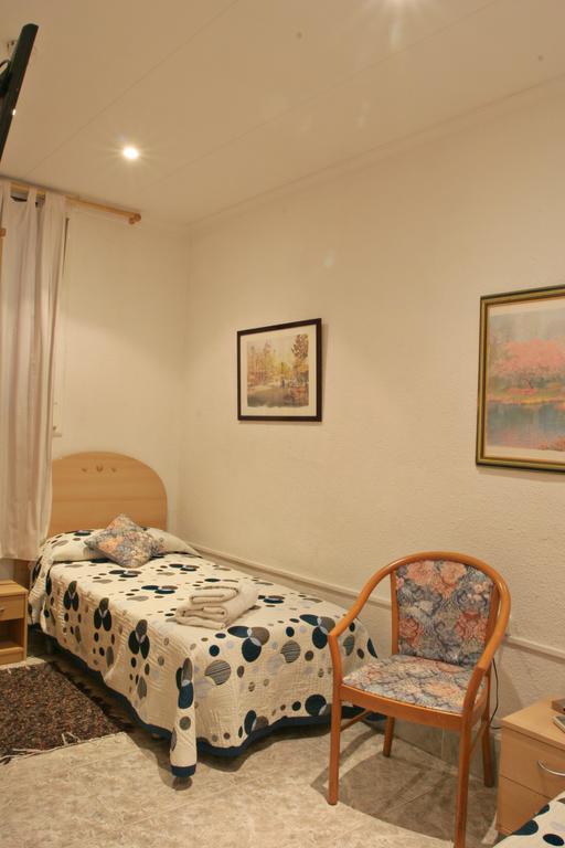 Hostal Aribau บาร์เซโลนา ภายนอก รูปภาพ