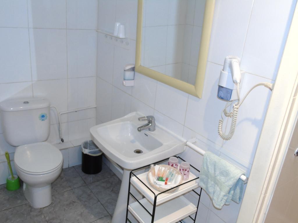 Hostal Aribau บาร์เซโลนา ภายนอก รูปภาพ