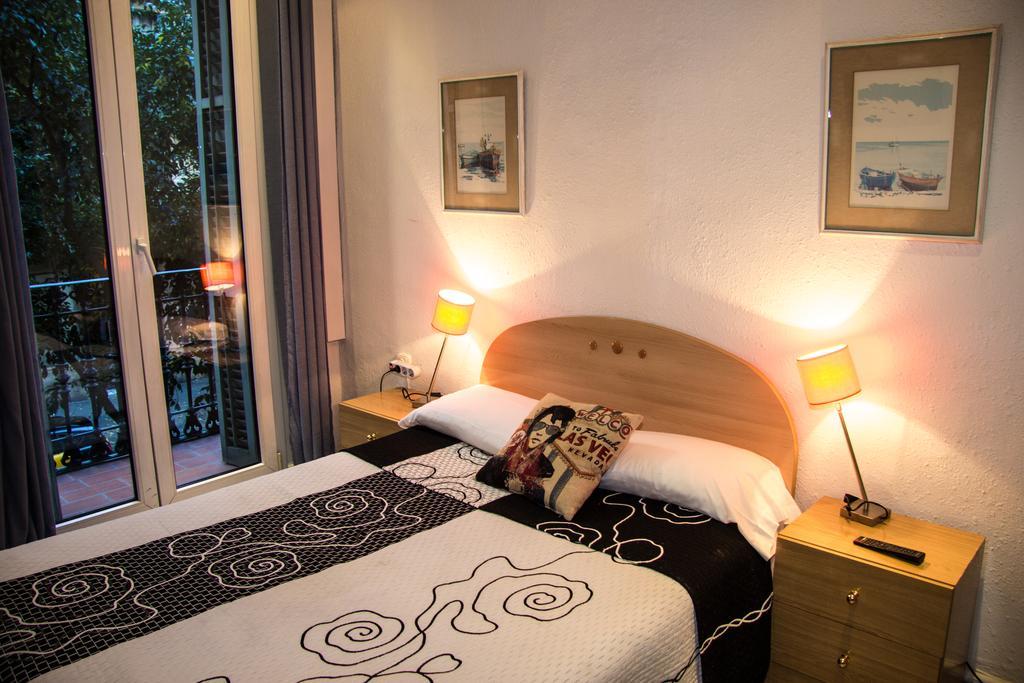 Hostal Aribau บาร์เซโลนา ภายนอก รูปภาพ