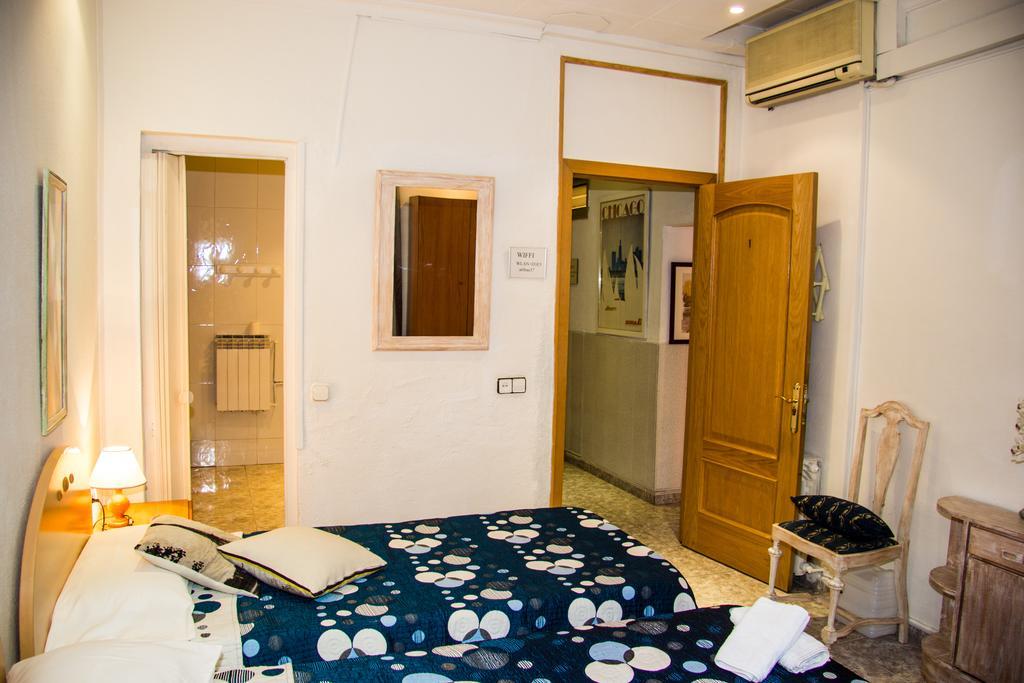 Hostal Aribau บาร์เซโลนา ภายนอก รูปภาพ