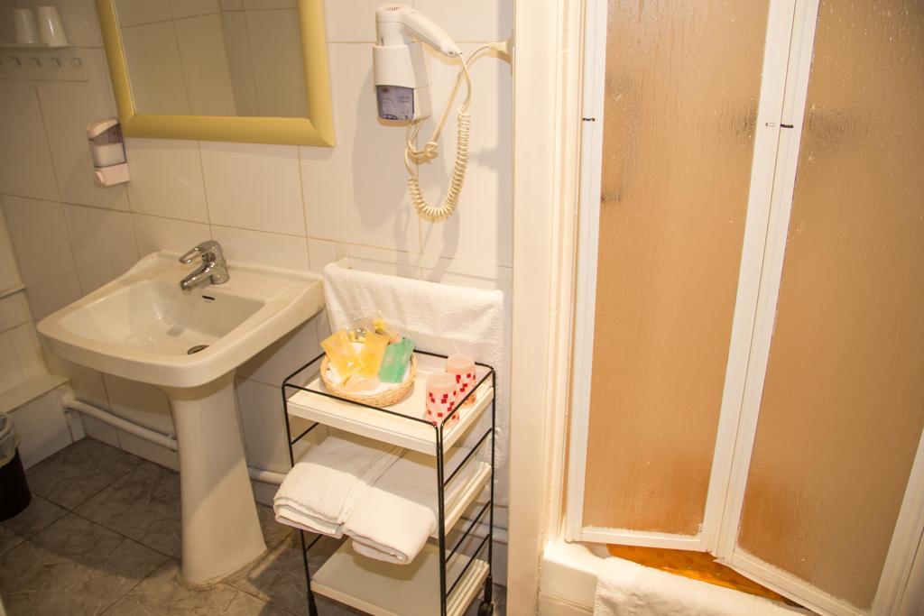 Hostal Aribau บาร์เซโลนา ภายนอก รูปภาพ