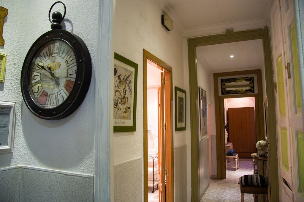Hostal Aribau บาร์เซโลนา ภายนอก รูปภาพ