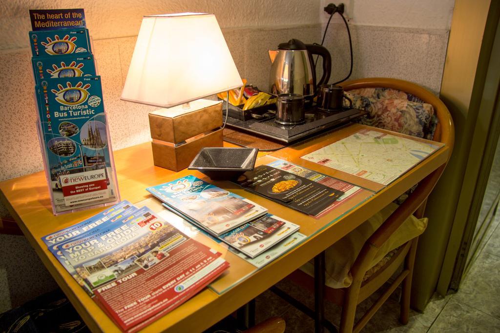 Hostal Aribau บาร์เซโลนา ภายนอก รูปภาพ