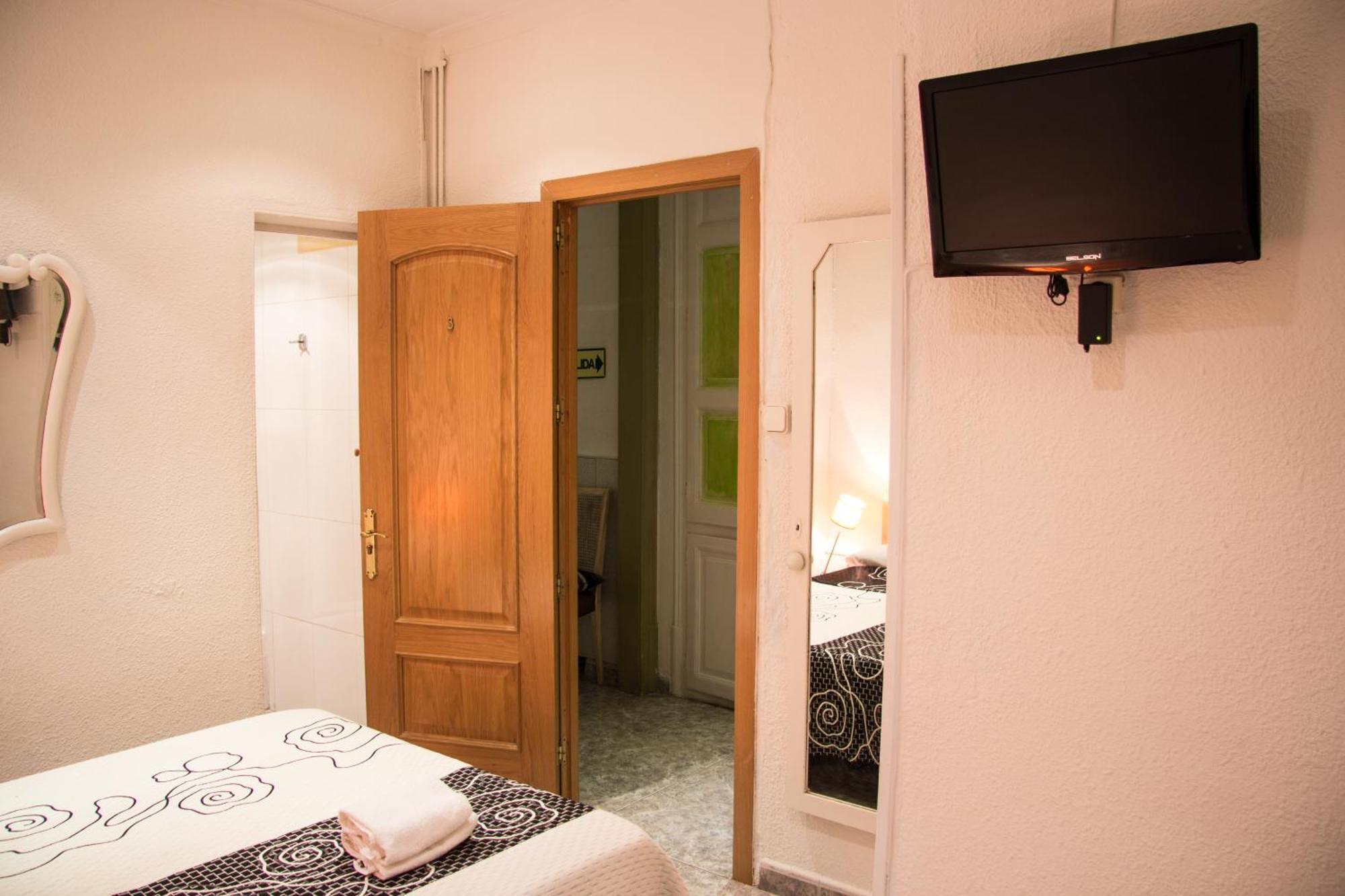 Hostal Aribau บาร์เซโลนา ภายนอก รูปภาพ