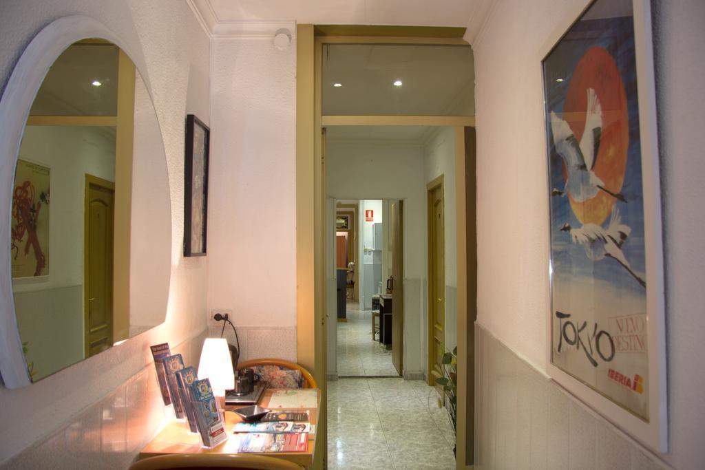 Hostal Aribau บาร์เซโลนา ภายนอก รูปภาพ