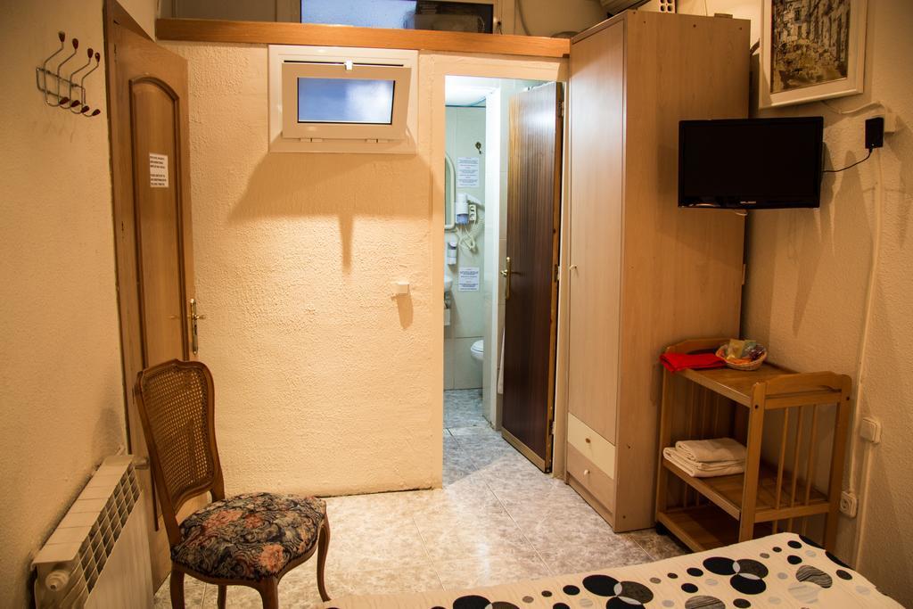Hostal Aribau บาร์เซโลนา ภายนอก รูปภาพ