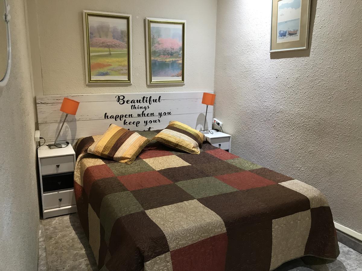 Hostal Aribau บาร์เซโลนา ภายนอก รูปภาพ