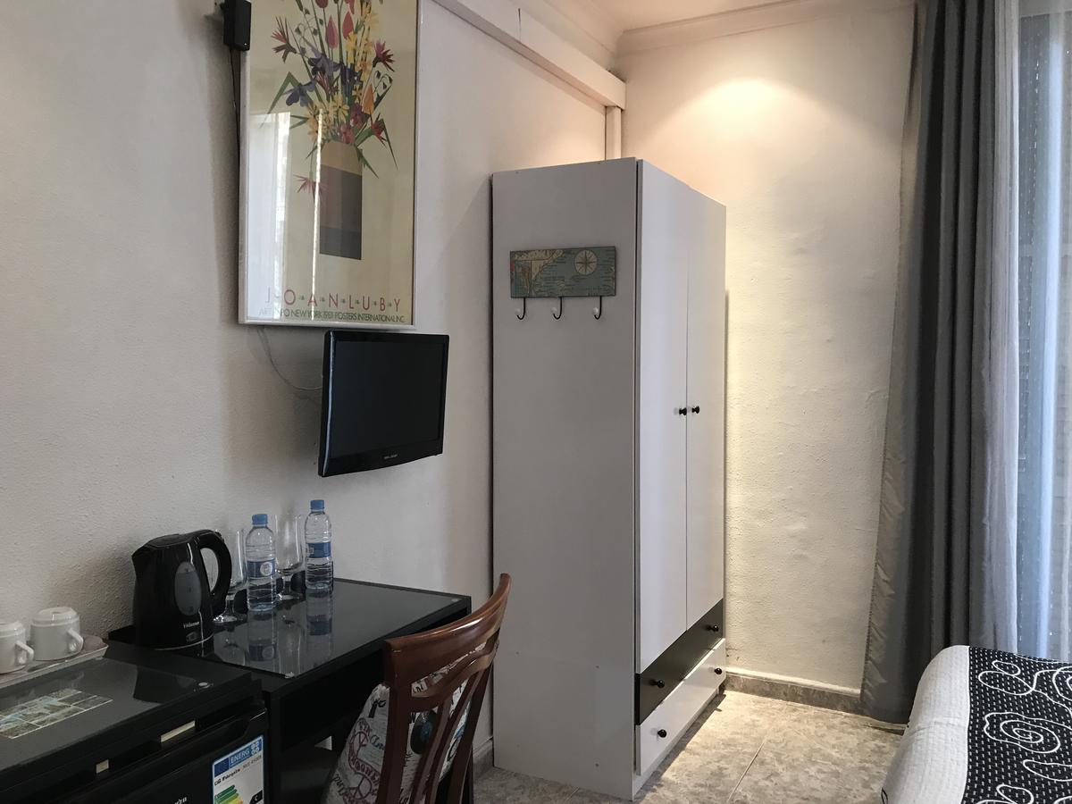 Hostal Aribau บาร์เซโลนา ภายนอก รูปภาพ