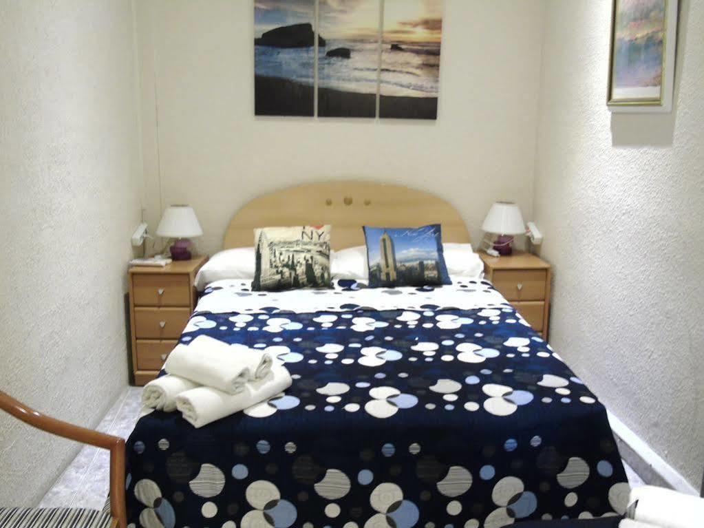 Hostal Aribau บาร์เซโลนา ภายนอก รูปภาพ