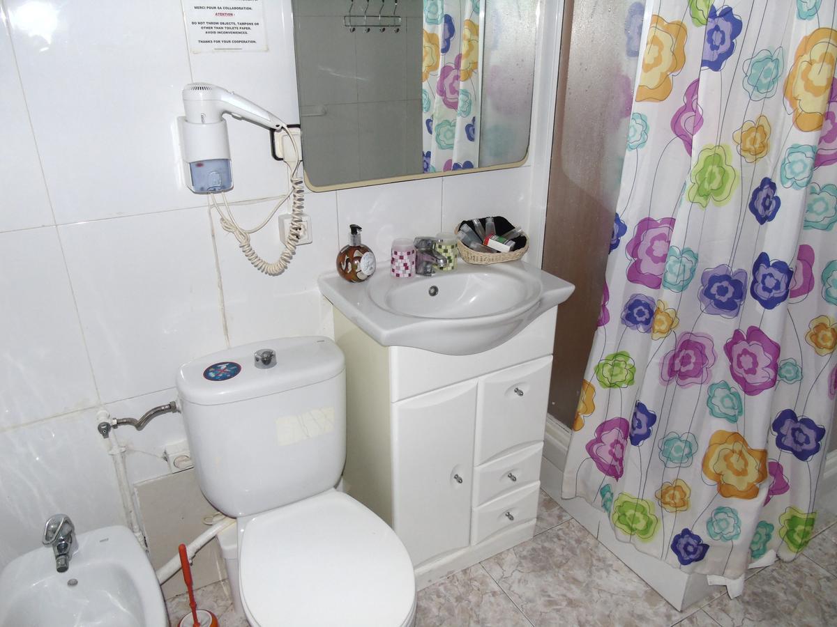 Hostal Aribau บาร์เซโลนา ภายนอก รูปภาพ