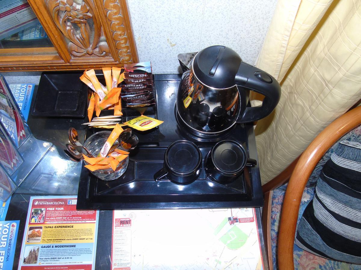 Hostal Aribau บาร์เซโลนา ภายนอก รูปภาพ