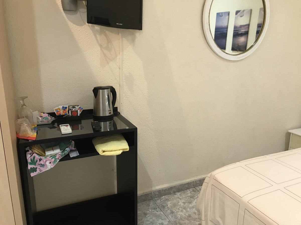 Hostal Aribau บาร์เซโลนา ภายนอก รูปภาพ
