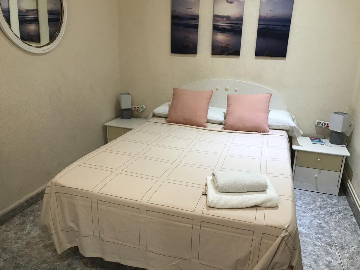 Hostal Aribau บาร์เซโลนา ภายนอก รูปภาพ